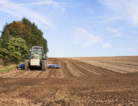Подведены итоги реализации плана поставок сельхозтракторов российского и белорусского производства аграриям