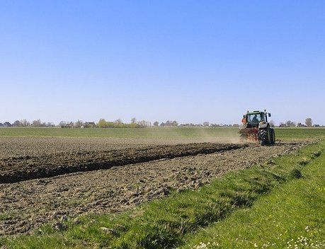 Оксана Лут ознакомилась с ходом посевной в Ставропольском крае